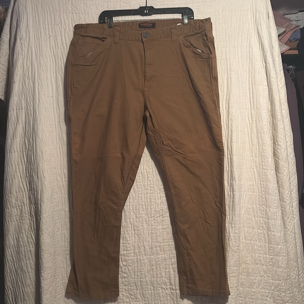 Ridgecut Toughwear brown men’s cargo pants. Size 42x30, worn twice.